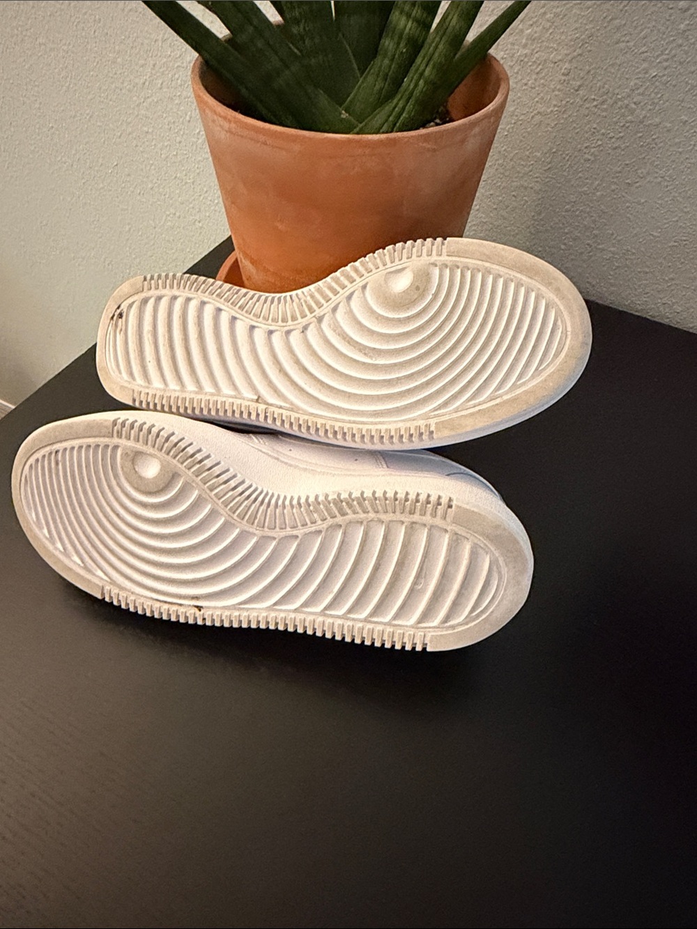 nike sneakers - Picture 7 of 8